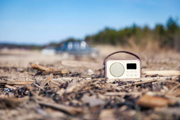 Las radios solares tienen varios métodos de carga 