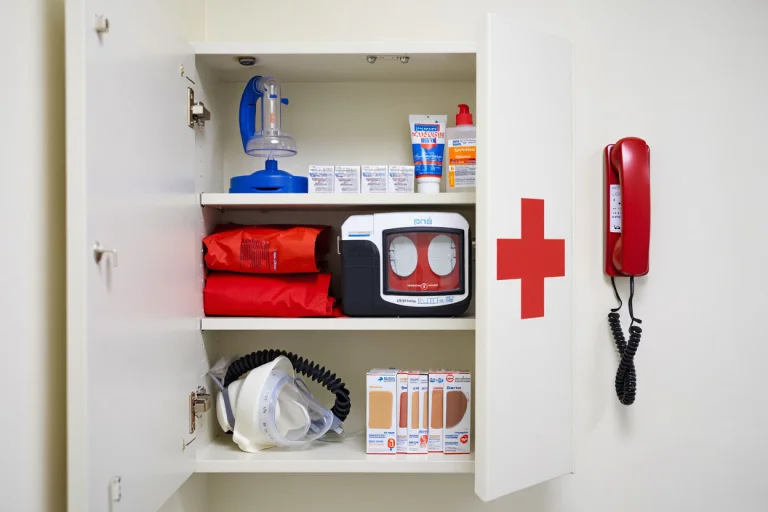 Qué ha de incluir un botiquín de primeros auxilios